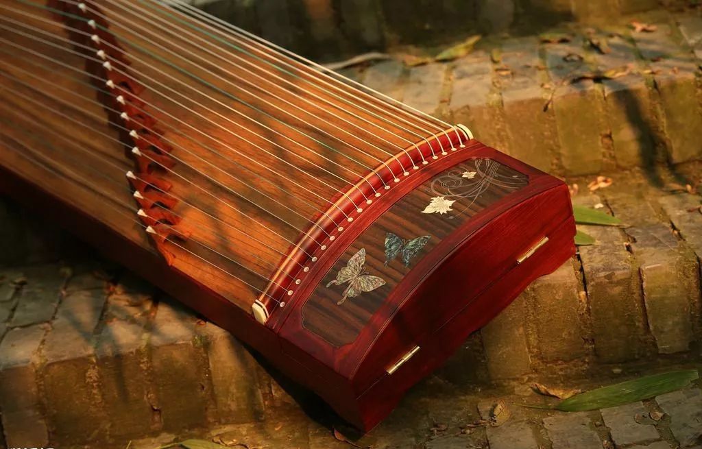 古筝发霉潮湿怎么办,古筝太阳晒后怎么补救