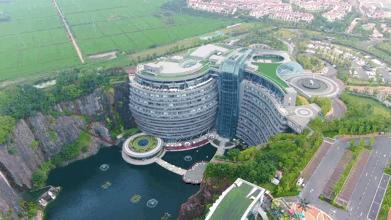 世界十大酒店建筑奇迹,十大建筑奇迹深坑酒店