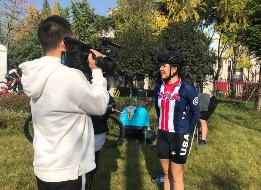 今天,索贝数码县级融媒体中心重点实验基地落户成华!