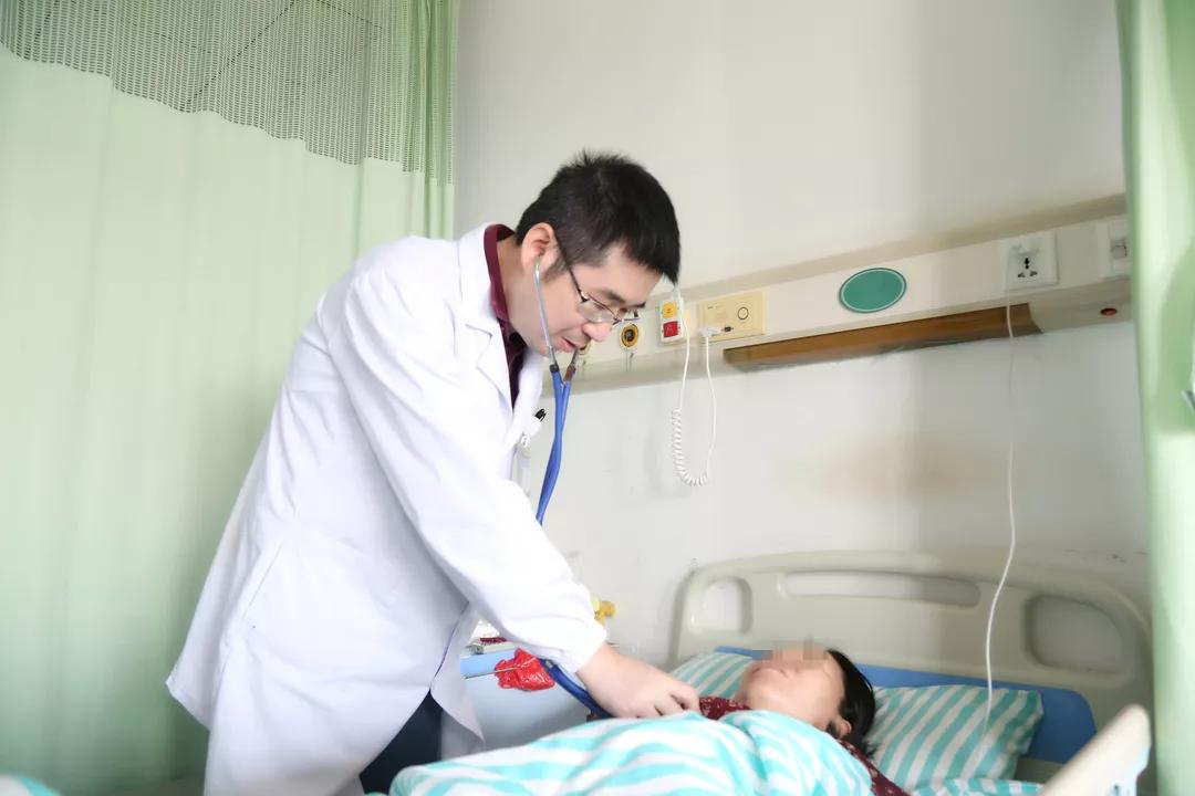 忙碌的他们,身上有光!