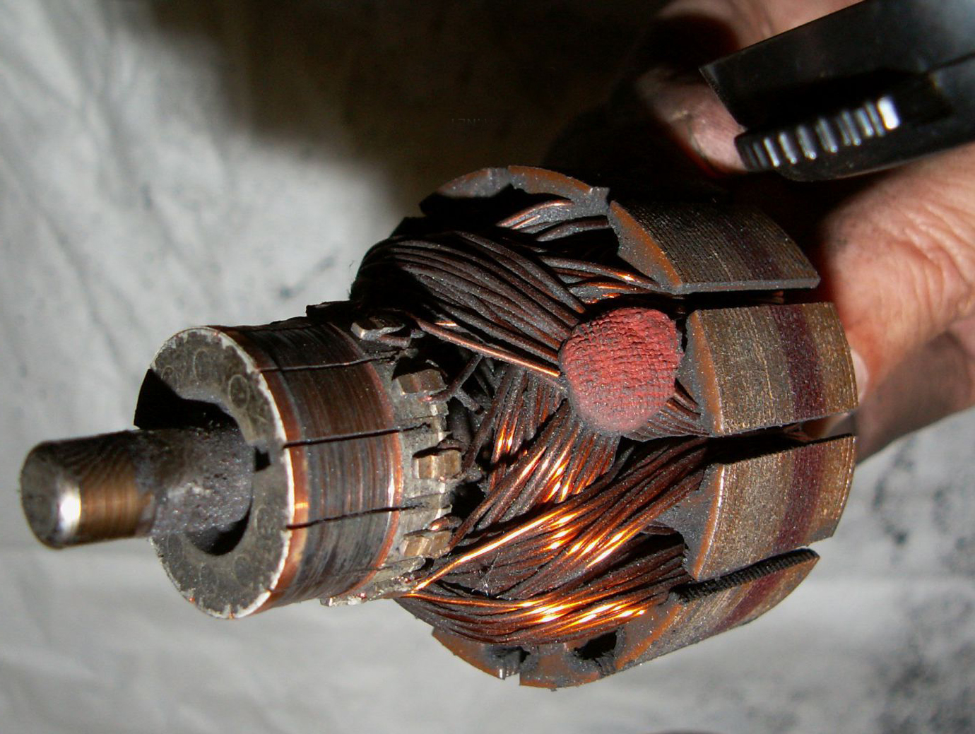 轿车散热风扇不转导致开锅,汽车散热器开锅怎么解决