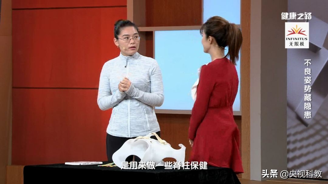 小孩驼背怎么矫正过来,孩子驼背可以按回去吗