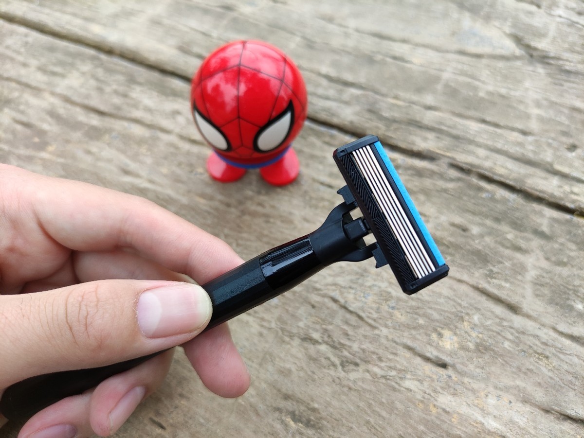 原装进口刀头净颊剃须体验,三刀头轻奢级剃须体验