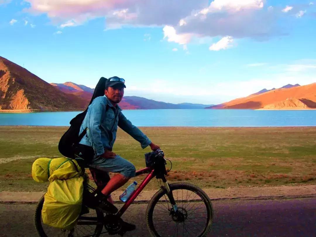他7年骑行44个国家多次死里逃生,他7年环游中国18万公里绕赤道4圈