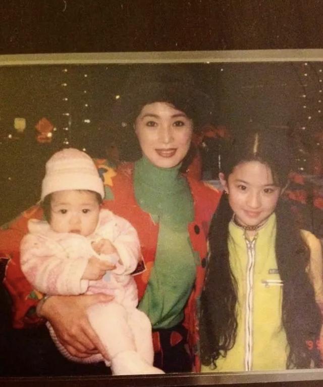 大美女刘晓莉：为了女儿刘亦菲，放弃了事业，丢掉了婚姻