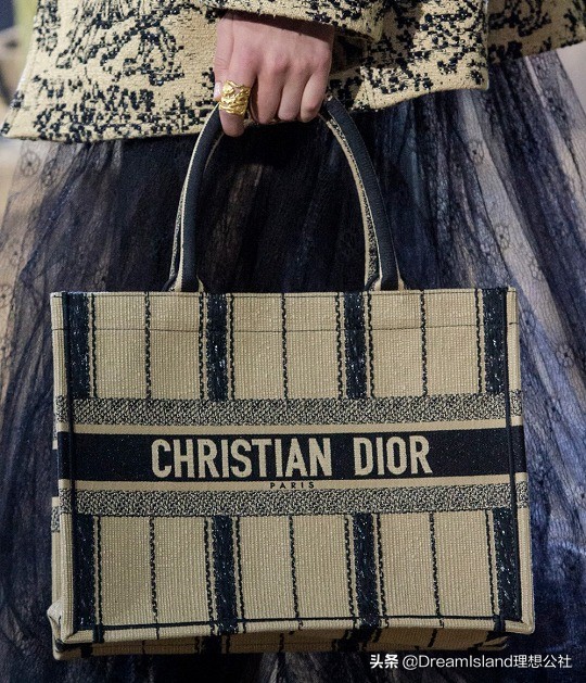 dior新款刺绣帆布托特包,刺绣马鞍包dior2019