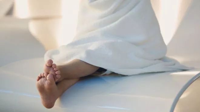 宝宝爱摸脏东西怎么办,宝宝爱摸自己头发怎么回事