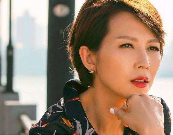 蔡少芬的艰辛往事,蔡少芬人生几经波折大起大落