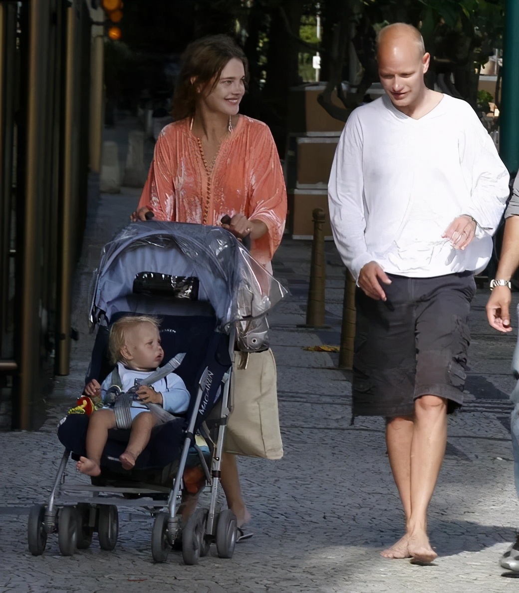 俄罗斯乡下水果妹，她凭什么头婚嫁英国贵族，二婚成LV太子妃？