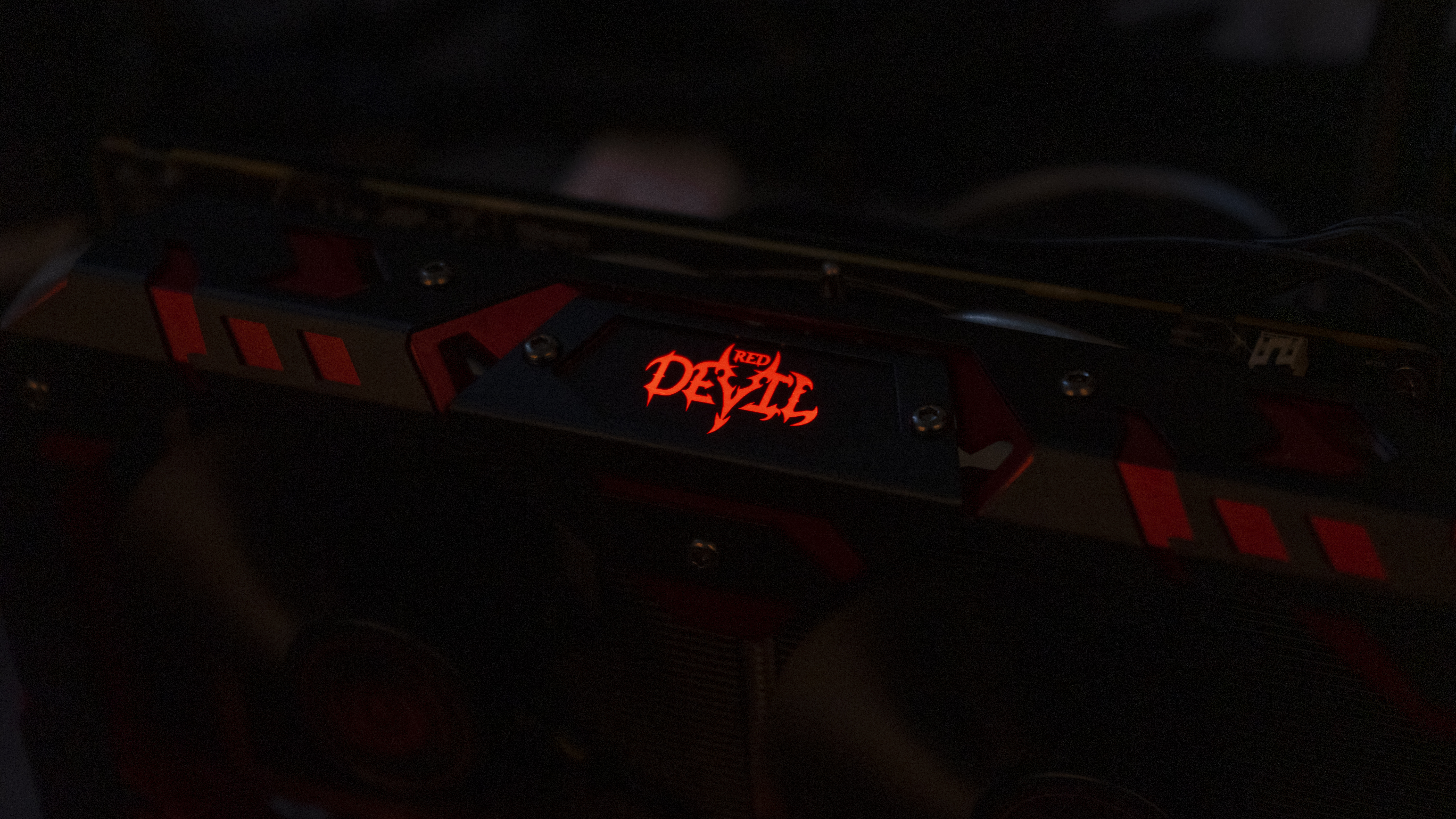 迪兰rx5908g显卡测评,rx590迪兰恶魔和蓝宝石超白金