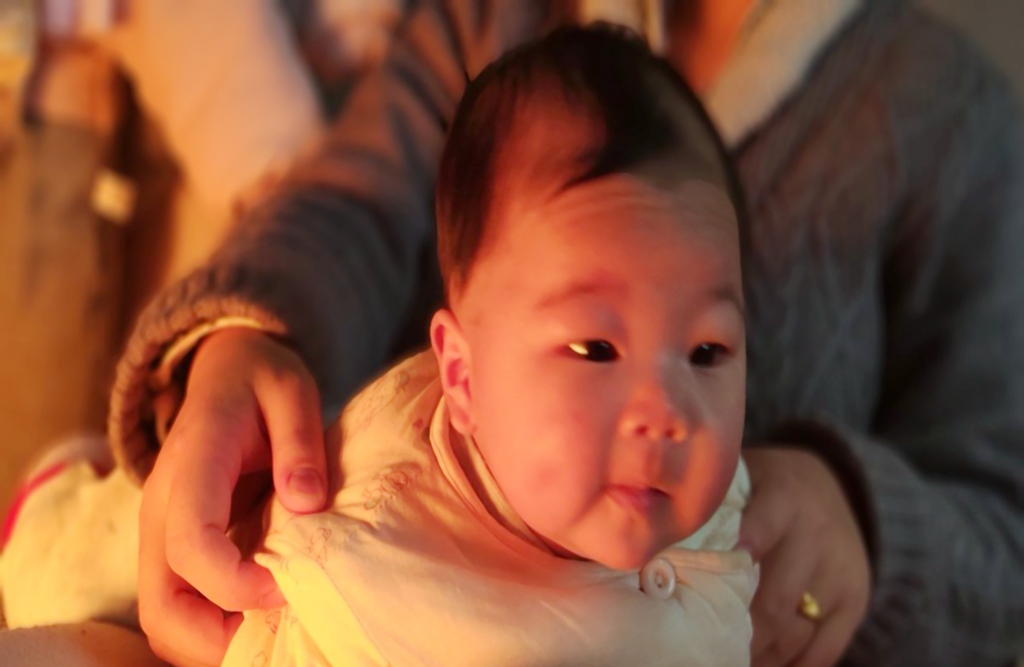 新生儿不知饥饱吗？别小看了他们，当他们这么做时就别硬喂了