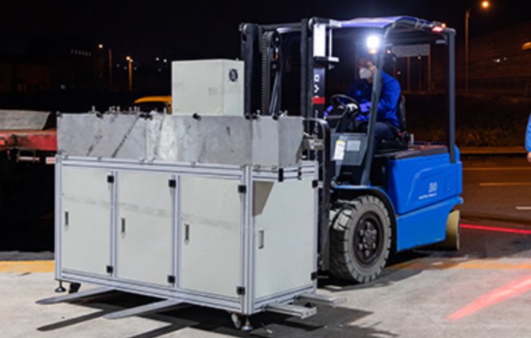 央视新闻联播比亚迪口罩,五菱口罩上央视新闻联播