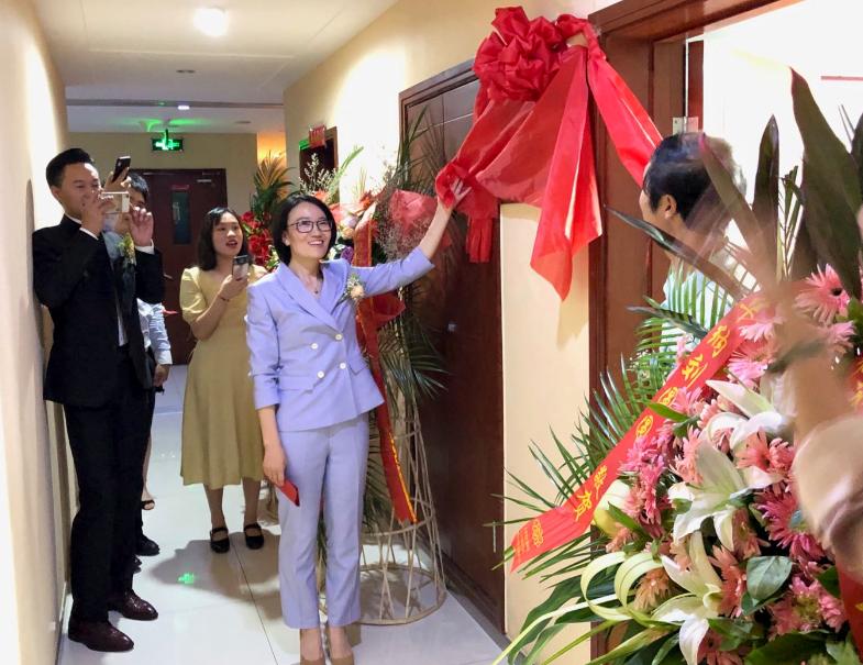 一身戎装闯天下｜她将服装定制做成了一种文化