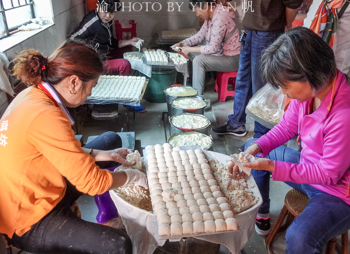 云南建水豆腐怎么做才好吃,云南建水美食烤豆腐