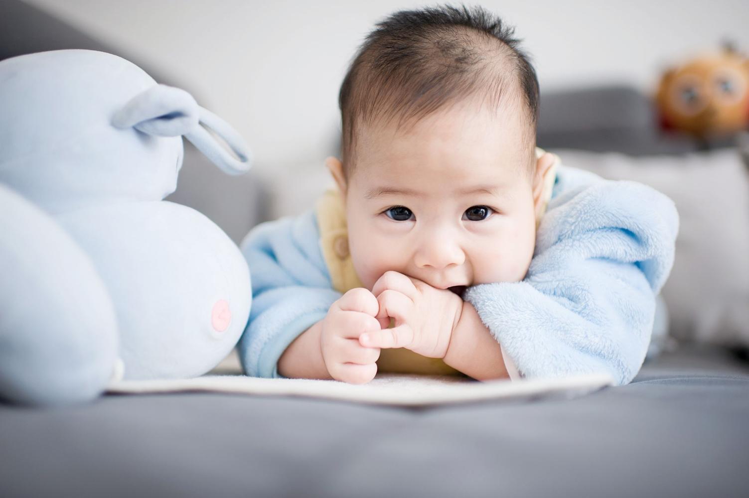 六个月宝宝呕吐的原因,6个月宝宝呕吐厉害是怎么回事