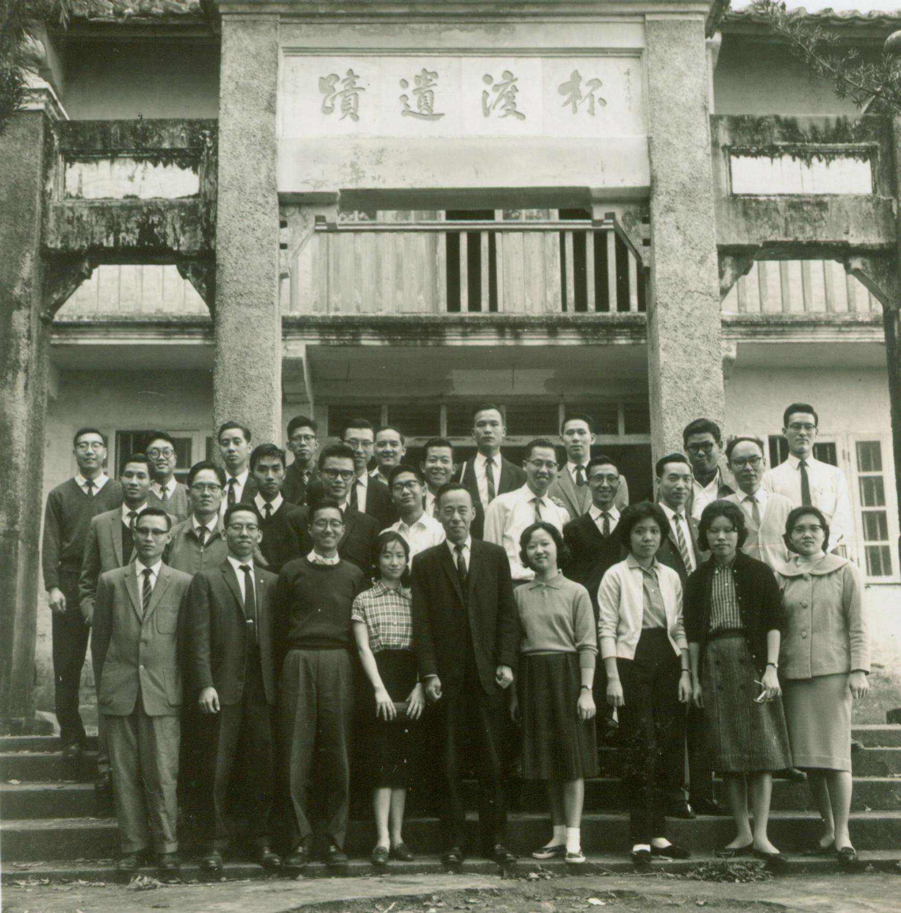 书法自学是绝路？专家：田英章门徒100多万呢，可教出啥好学生