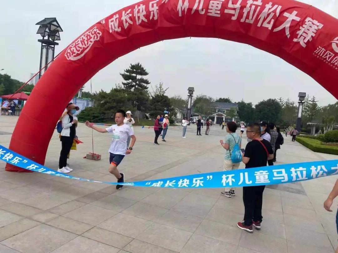 5.30宏仁堂联合养生堂“成长快乐”杯儿童马拉松大赛圆满举行