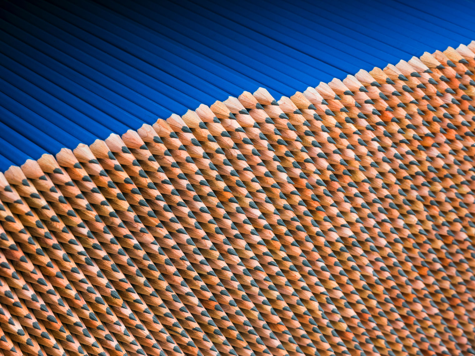 铅笔原来是这样做出来的,铅笔的制作过程是怎么样的