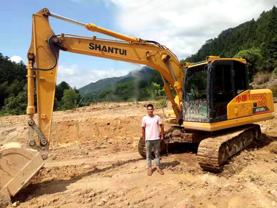 一门手艺带给他命运转折,一台挖机铺就了致富路