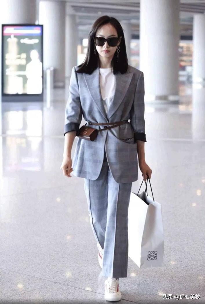 小白鞋甜美可爱穿搭,夏季百搭小白鞋get正确穿搭方式