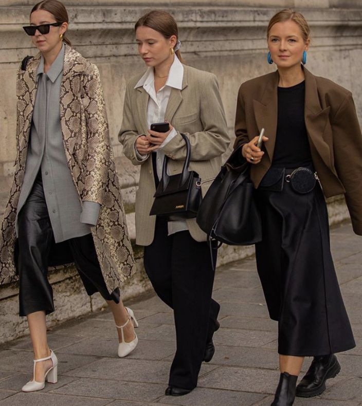 孙艺珍郑丽媛同步营业该看谁？小孩才做选择她们的西装我都要