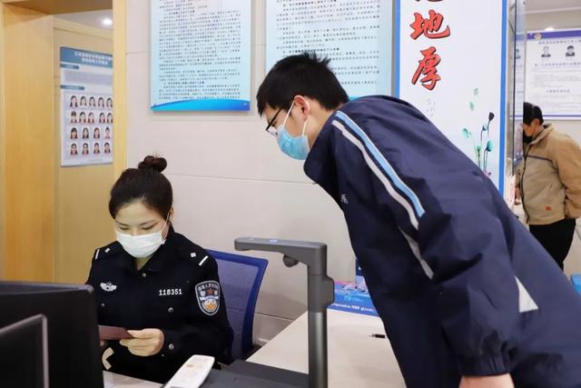 有年检标志行驶证过期了怎么办,行驶证逾期未年检怎么办