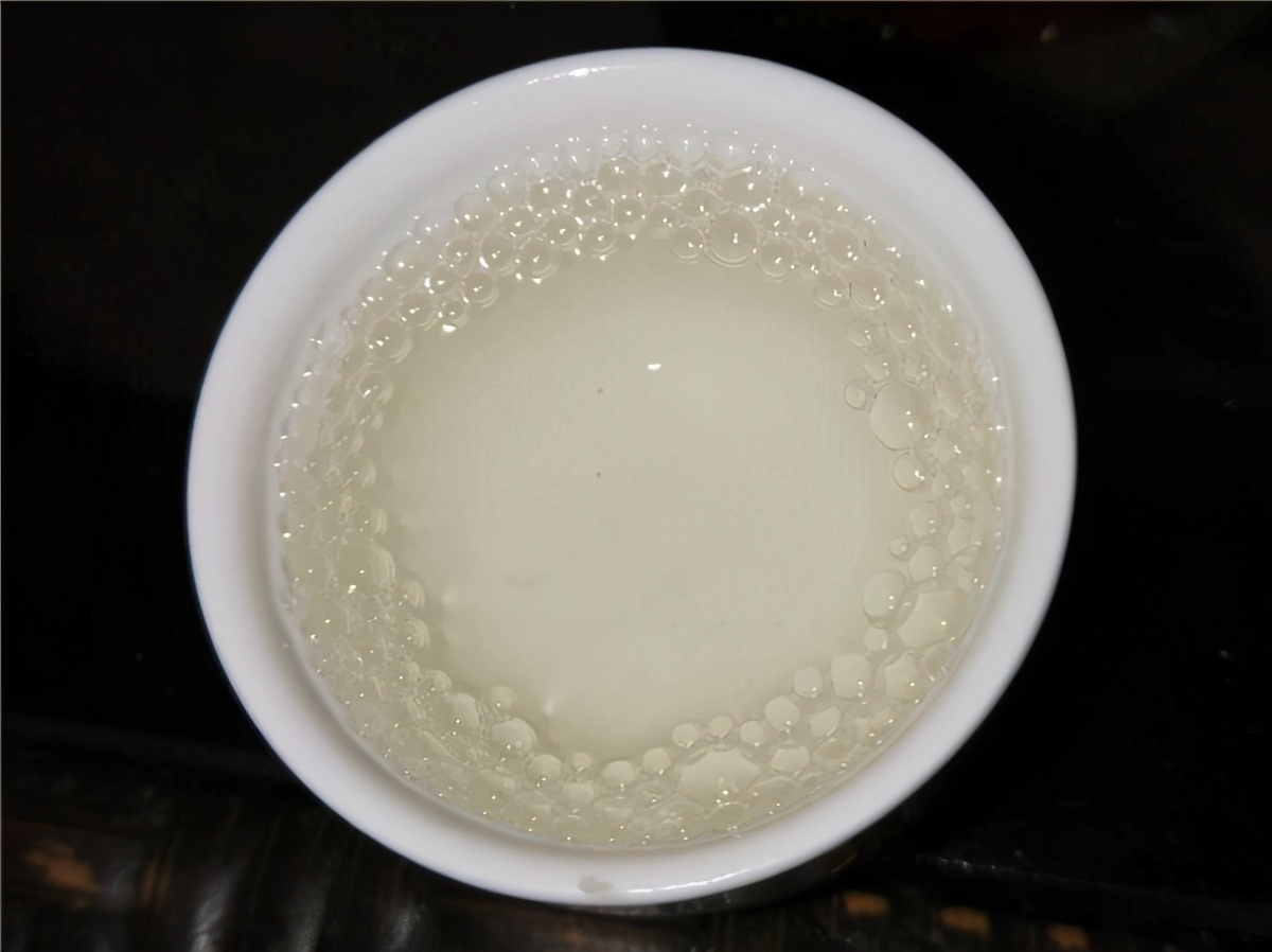 领品勇Y6酱香酒:为什么酱香型白酒色泽微黄?