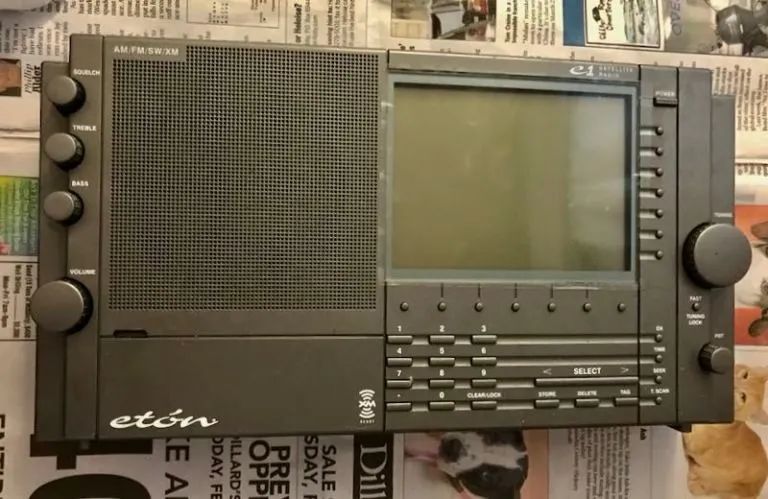 「火腿维修室」拯救一台老式EtonE1收音机,解决橡胶涂层粘手问题