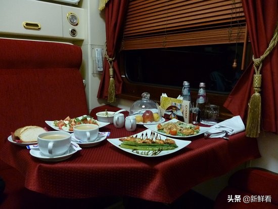 俄罗斯圣彼得堡火车卧铺,莫斯科到圣彼得堡的卧铺车厢怎样