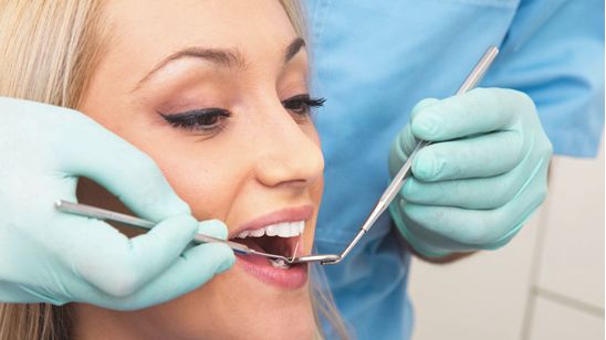 美白牙齿需要先治蛀牙,蛀牙牙齿美白去黄