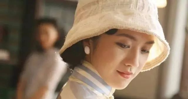 发质干枯毛躁头油头皮屑多,头发护肤的正确方法