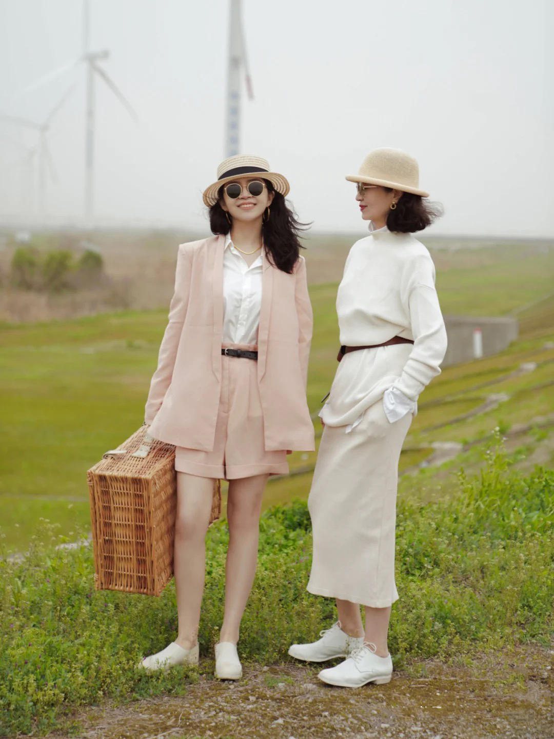 中年女士穿什么运动鞋最适合,女人过50不要穿三种衣服