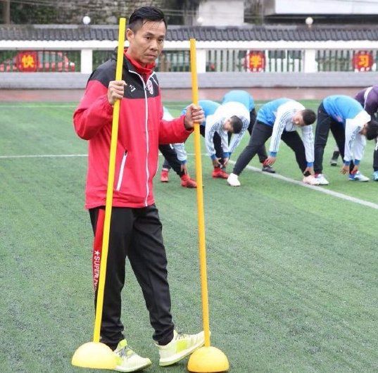 大将之风！广州传奇被飞铲，赛后回应：为了比赛，对方不是故意的