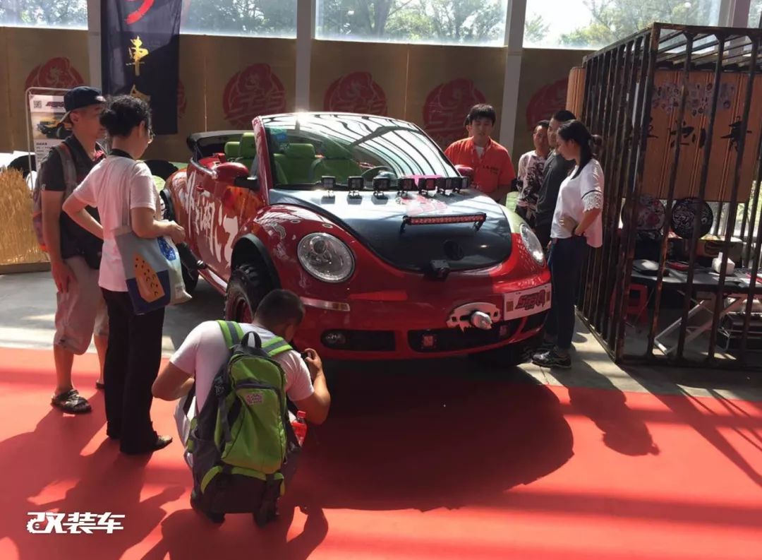 网友花费十几万，把MINI乡下人爆改成大脚怪