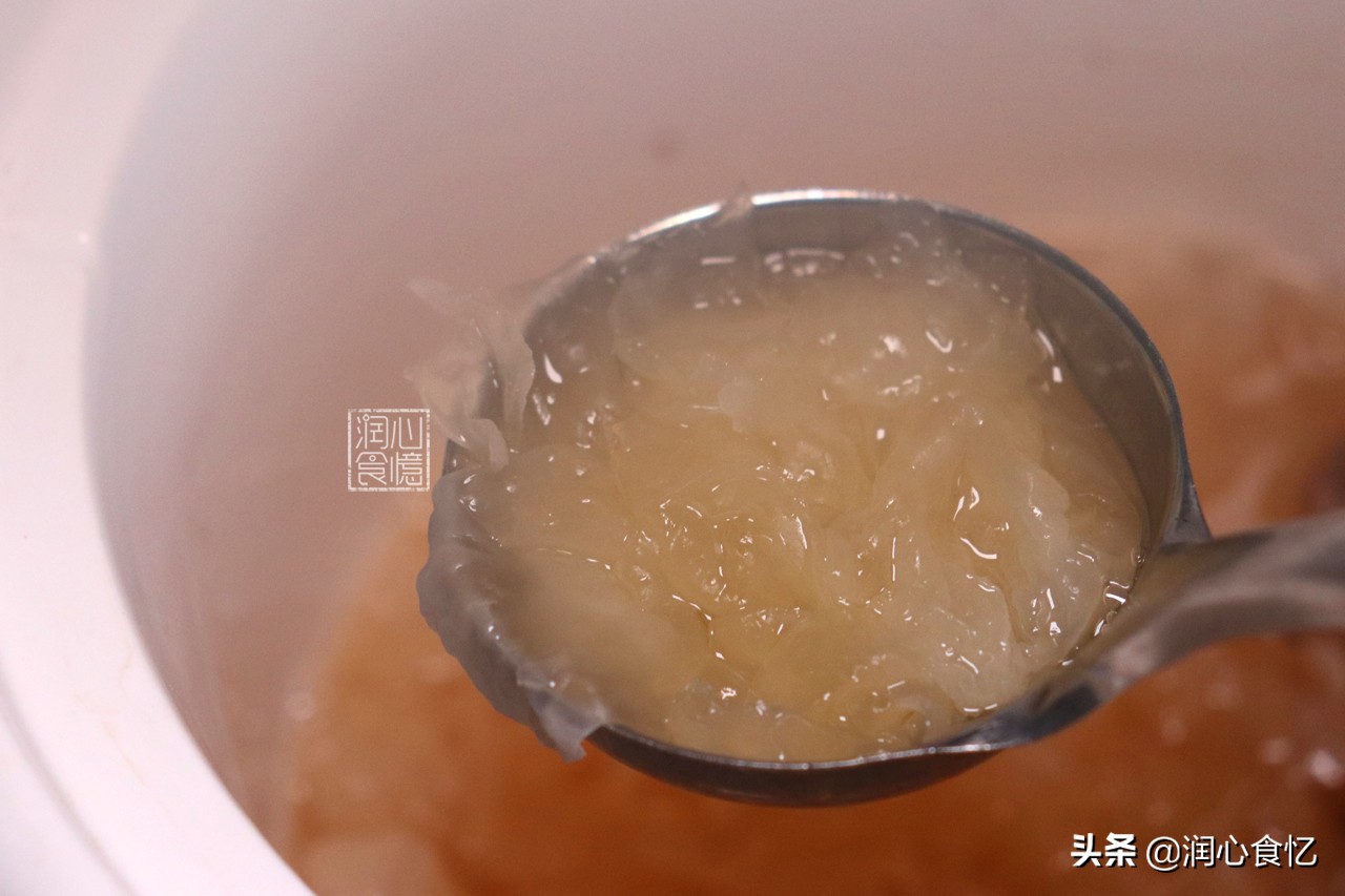银耳汤怎么能熬出胶质,煮银耳一直不出胶是怎么回事