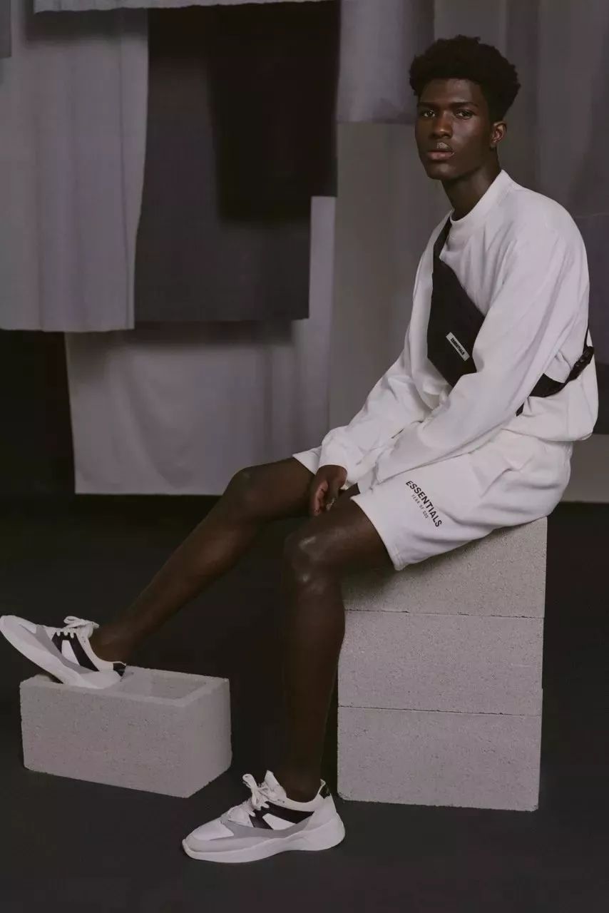 杨幂同款绿色棒球服是什么牌子的,扒一扒翻译官杨幂服装