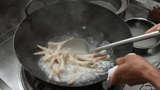 虎皮鸡爪怎么做会又香又烂有点甜,虎皮鸡爪如何做到脱骨而不烂