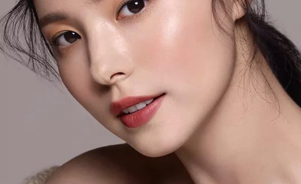 踏青创意妆容,打造夏日冰清玉洁妆