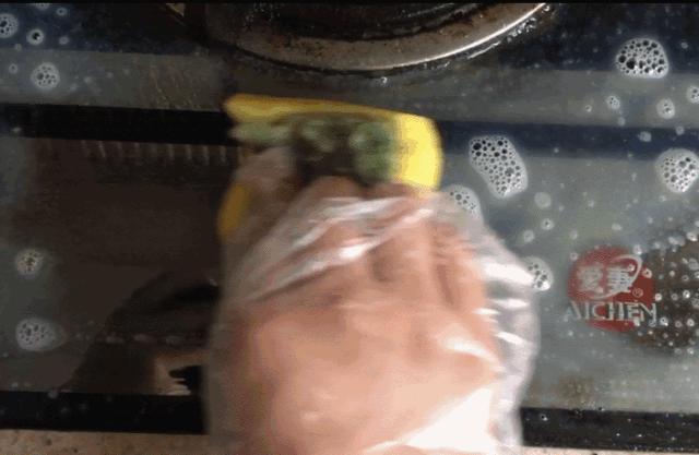 油烟机凝固的废油怎么处理,油烟机的废油别再倒掉了