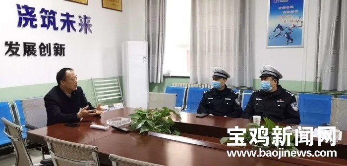 交警交通安全宣传提示,交巡警大队开展交通安全知识宣传