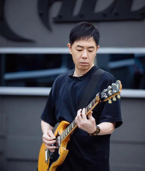 朱茵是黄贯中火的时候认识的吗,黄贯中说朱茵是他一生最大的运气