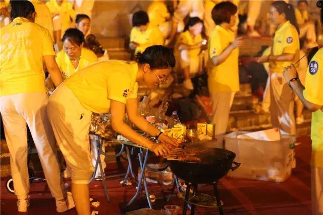 巨邦快乐集结号丨看见了,其中一艘游艇上,是我们的船长大舅哥