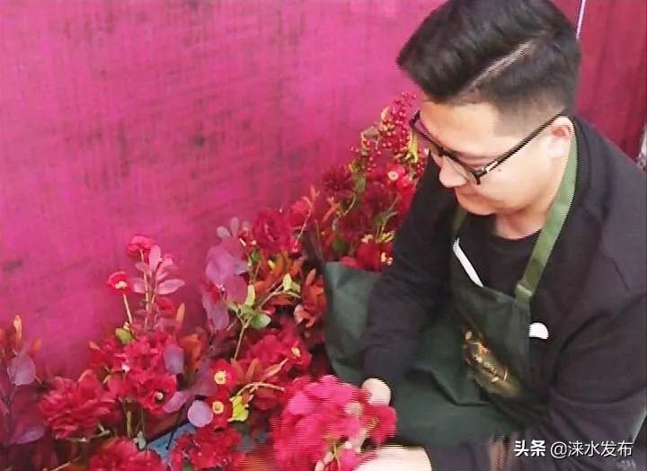 以花为媒,涞水的小哥哥拥有让女孩羡慕的别样人生!