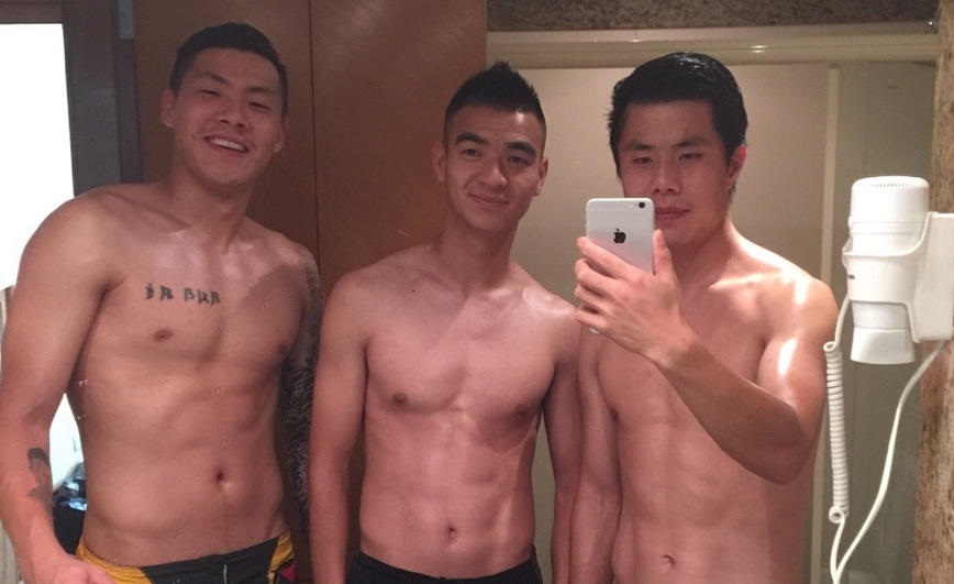 国足与国外职业球员体型对比,国足新老球员肌肉对比