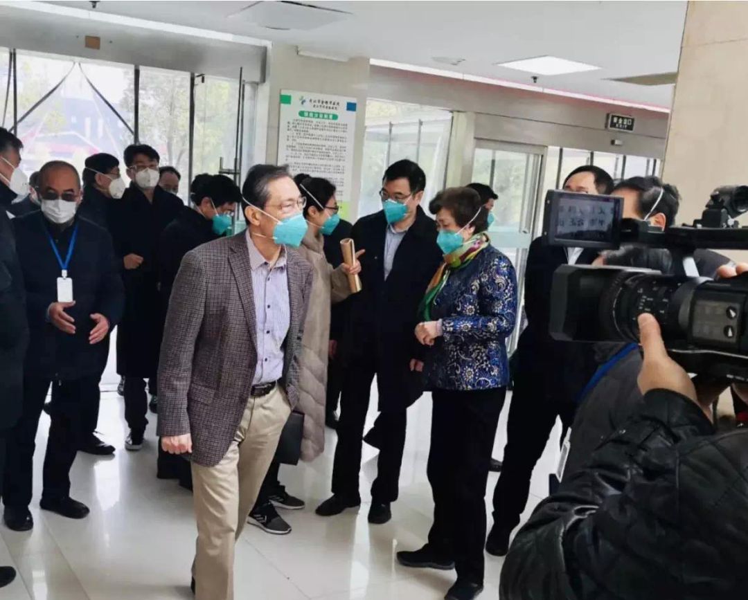 举报完韩红，又有人对钟南山下手了