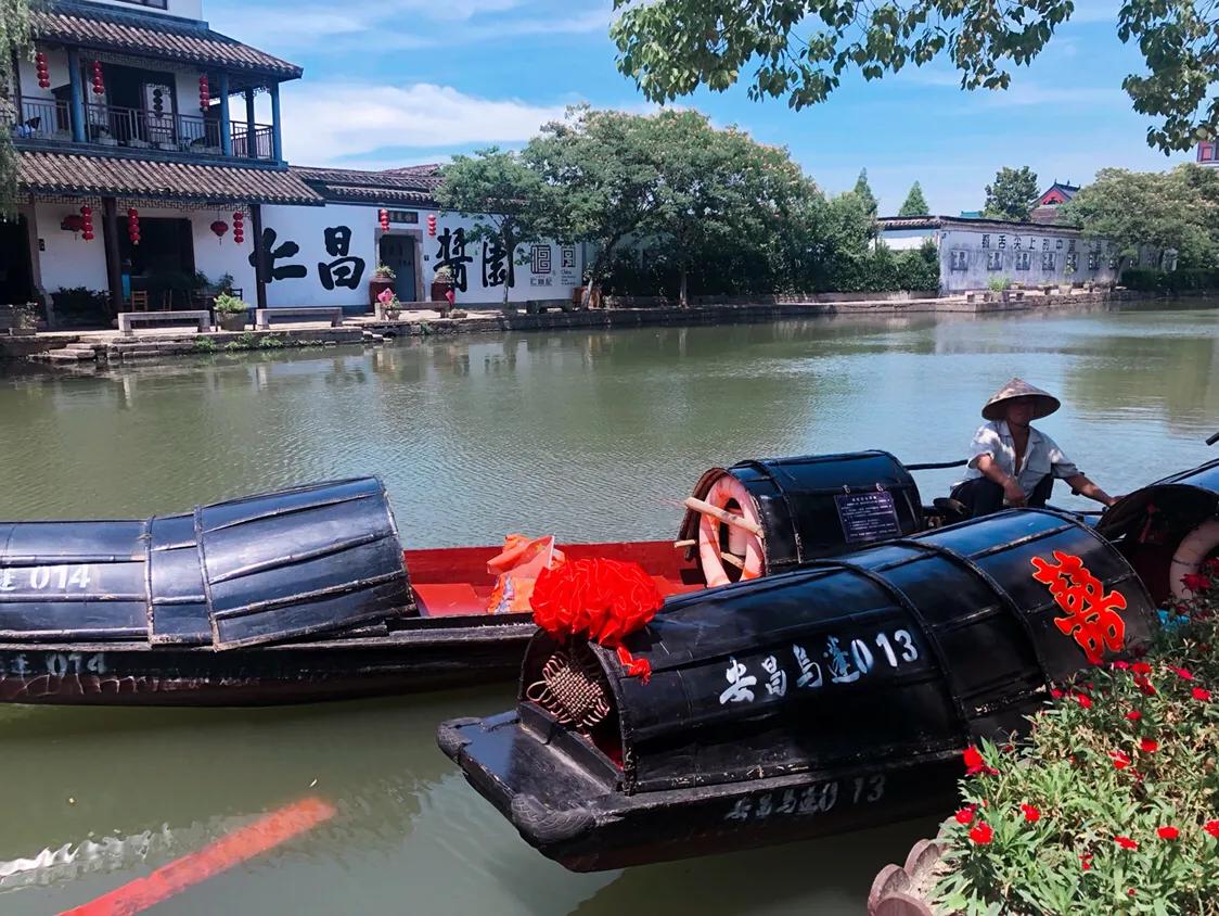 听戏享受这悠闲时光,听戏喝酒自在逍遥