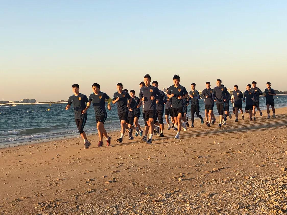 迪拜日记|海边跑步健身房加练！中西式厨师团队全程保障！