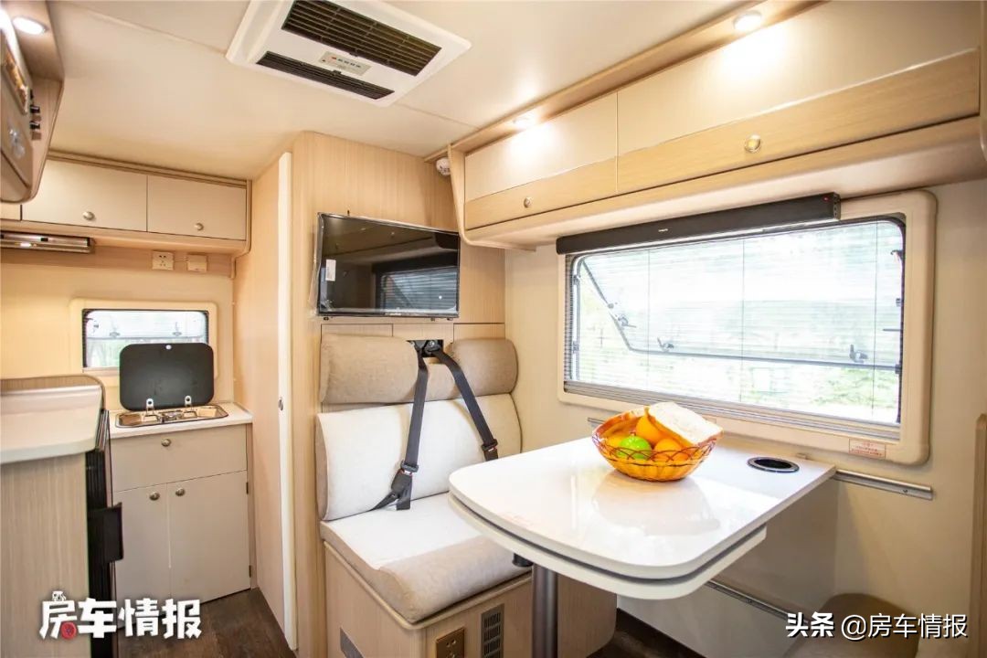 30万左右的可睡4个成人的四驱房车,20万能买什么重型房车