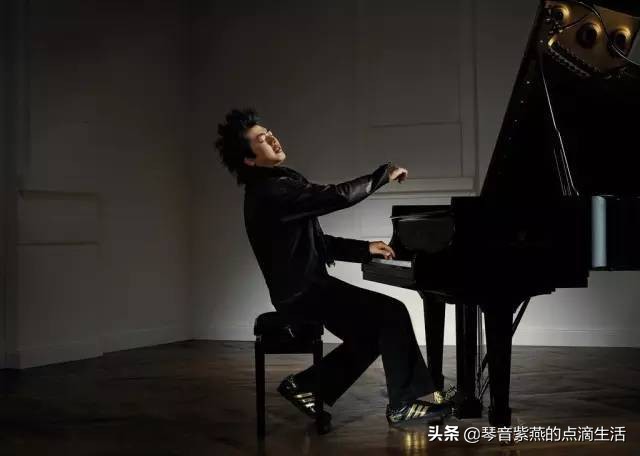 自学弹钢琴能学到什么程度,成人学琴买电子琴还是钢琴比较好