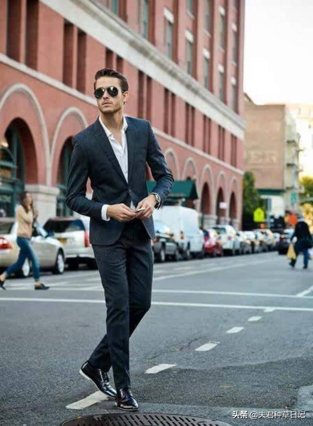 男人适合40左右穿的鞋子,40岁男人夏季穿什么鞋子好